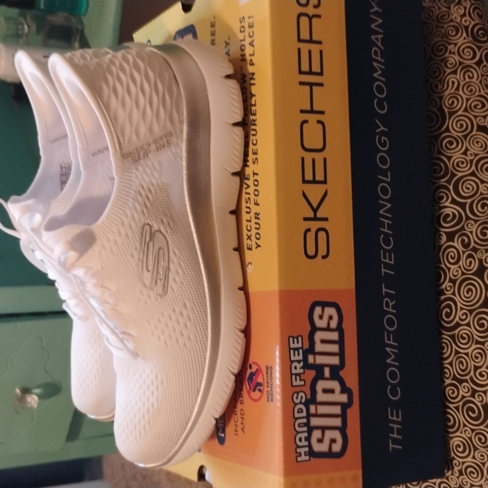 Sketcher slip ins